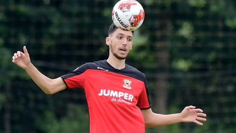 从加泰罗尼 从加泰罗尼